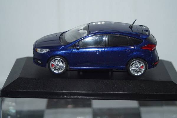 Vanguards ford focus mk3 st blue 1/43 ref  va15307