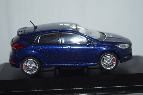 Vanguards ford focus mk3 st blue 1/43 ref  va15307