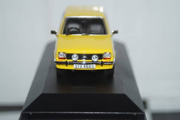 Vanguards ford fiesta mk1 1.1 ghia yellow 1/43 ref  va12513