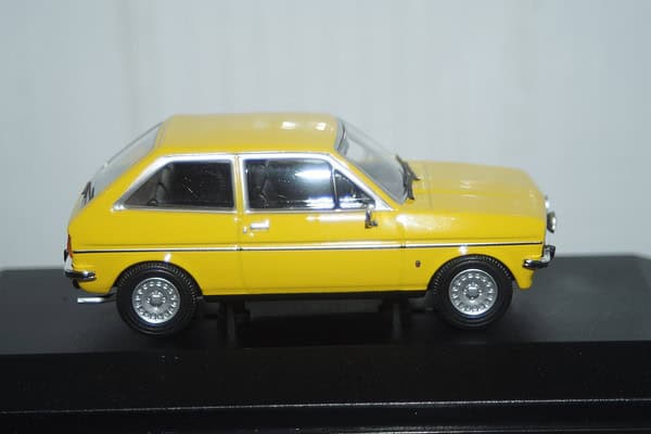 Vanguards ford fiesta mk1 1.1 ghia yellow 1/43 ref  va12513
