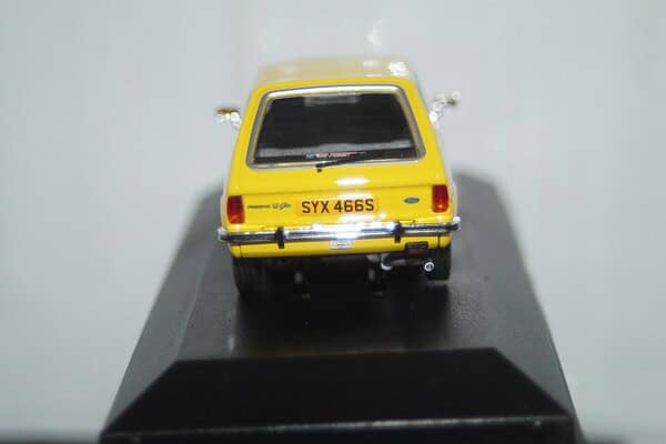 Vanguards ford fiesta mk1 1.1 ghia yellow 1/43 ref  va12513