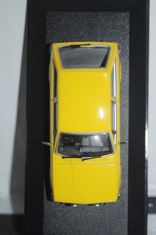Vanguards ford fiesta mk1 1.1 ghia yellow 1/43 ref  va12513