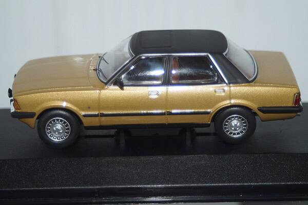 Vanguards ford cortina mk5 2.0 ghia s gold 1/43 ref  va15004