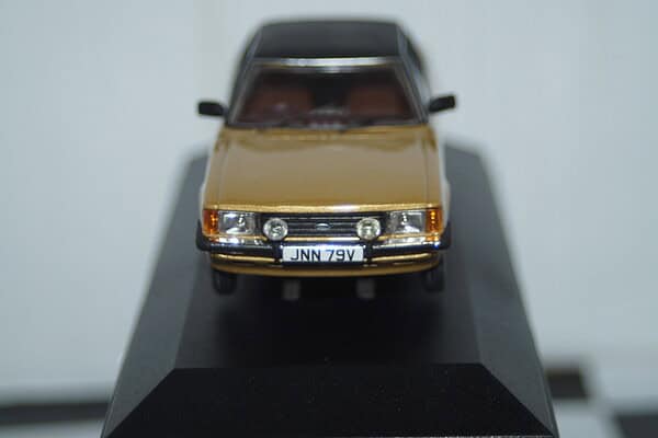 Vanguards ford cortina mk5 2.0 ghia s gold 1/43 ref  va15004