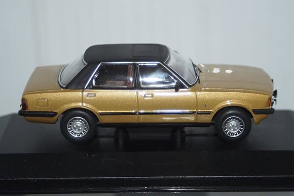 Vanguards ford cortina mk5 2.0 ghia s gold 1/43 ref  va15004