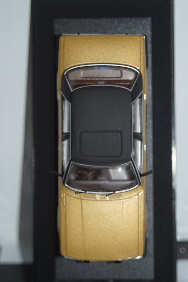Vanguards ford cortina mk5 2.0 ghia s gold 1/43 ref  va15004