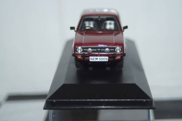 Vanguards ford escort mk2 1300 sport  red 1/43 ref  va12623