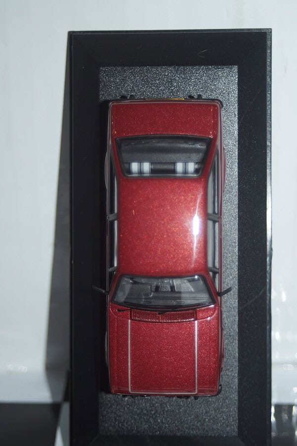 Vanguards ford escort mk2 1300 sport  red 1/43 ref  va12623