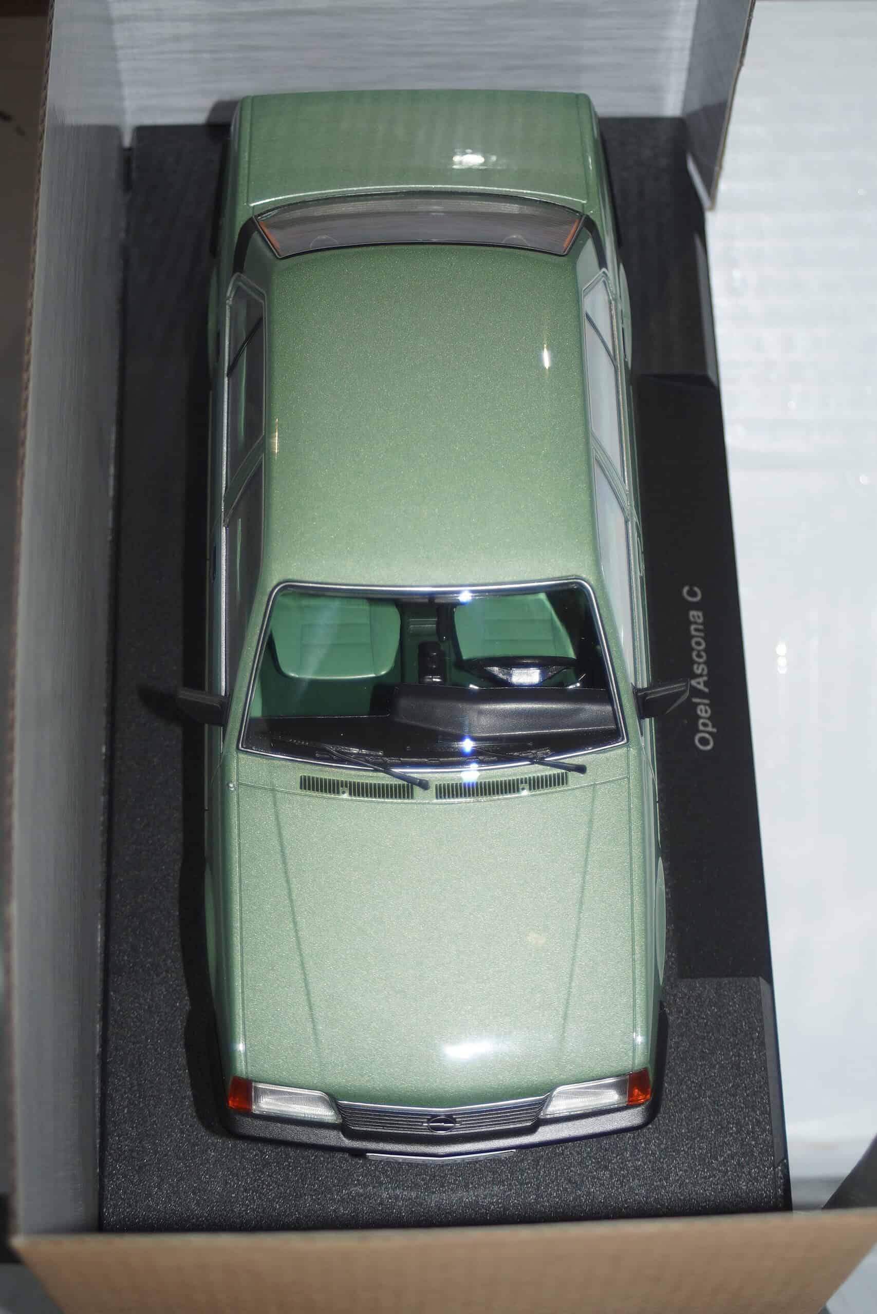 Model car group opel corsa a / nova sprint in white mcg18432 1:18th