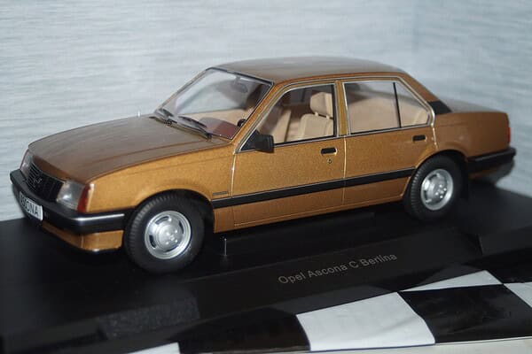 Model car group opel ascona / cavalier c berlina 1981 bronze mcg18459 1:18th