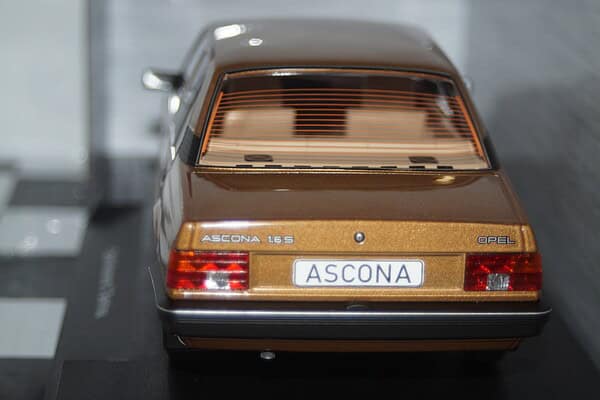 Model car group opel ascona / cavalier c berlina 1981 bronze mcg18459 1:18th
