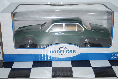 Model car group jaguar xj series 3 in green mcg18175 1:18th