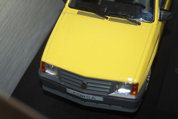 Model car group opel corsa a sr / nova in yellow mcg18431 1:18th