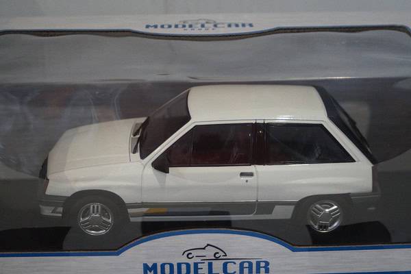 Model car group opel corsa a / nova sprint in white mcg18432 1:18th