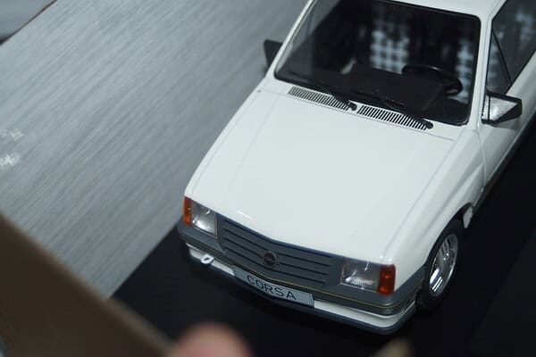 Model car group opel corsa a / nova sprint in white mcg18432 1:18th