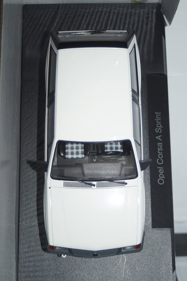 Model car group opel corsa a / nova sprint in white mcg18432 1:18th