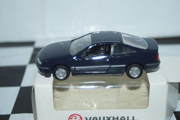 Gama vauxhall calibra 16v blue in vauxhall box in 1:43 scale diecast