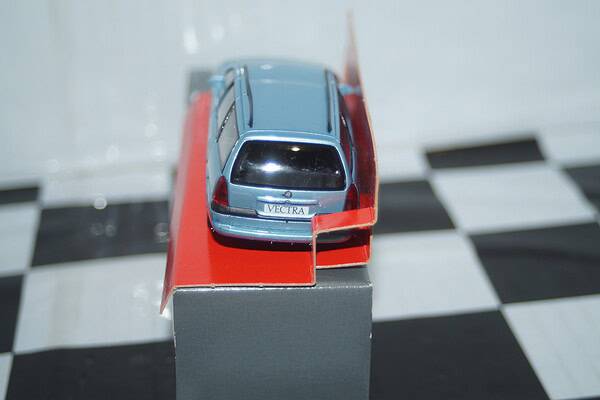 Schuco vauxhall / opel vectra estate blue in dealer box @ 1:43 scale