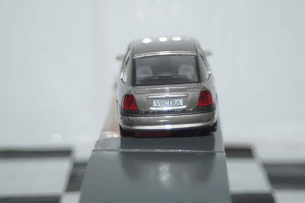 Schuco vauxhall / opel vectra estate blue in dealer box @ 1:43 scale