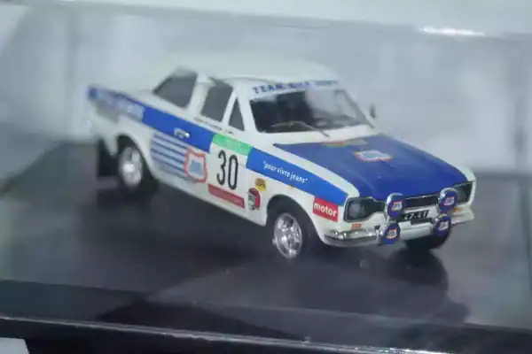 Trofeu ford escort mk1 rs2000 portugal 1977 #30 1:43rd 522