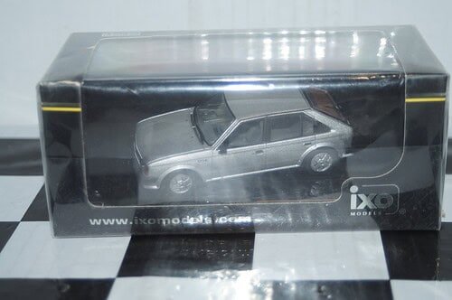 Ixo opel kadett / vauxhall astra mk1 5 door gte 1983 clc268 diecast 1:43
