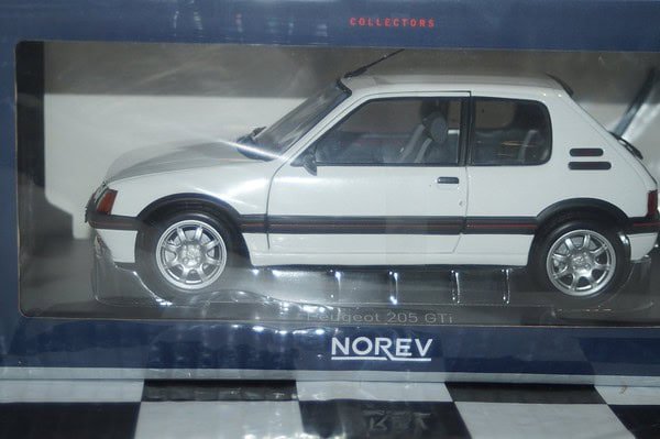 Norev peugeot 205 gti 1.9 1989 white 1:18 scale 184842