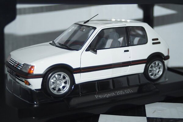 Norev peugeot 205 gti 1.9 1989 white 1:18 scale 184842