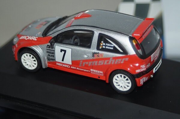 Schuco opel corsa super 1600 rallye m.wenzel 04833 1:43