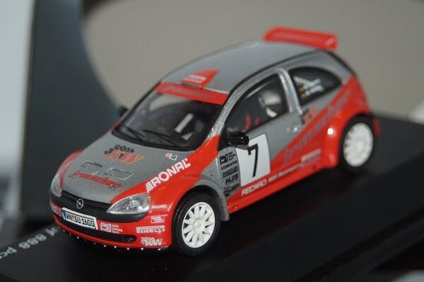 Schuco opel corsa super 1600 rallye m.wenzel 04833 1:43