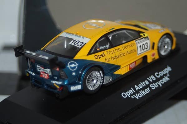 Schuco opel astra v8 coupe 2002 volker strycek 1:43 ref 04880