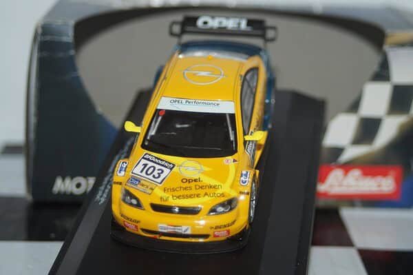 Schuco opel astra v8 coupe 2002 volker strycek 1:43 ref 04880