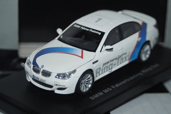 Kyosho bmw m5 ring-taxi 1:43 ref 03503rt