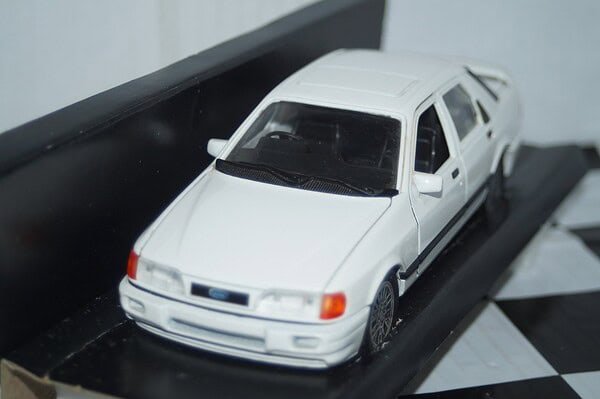 Schabak ford sierra rs cosworth in white 1:25th ref 1513