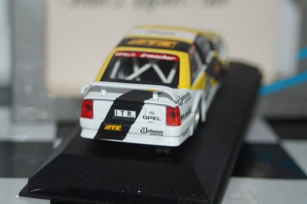 Minichamps opel omega 3000 team irmscher strycek 1:43 140121