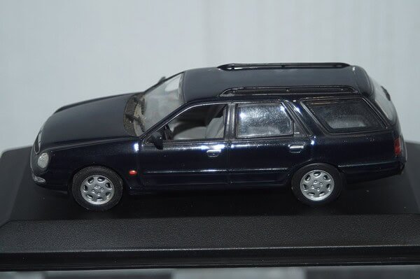 Minichamps ford scorpio estate 1995 blue / grey 430 084011 1:43