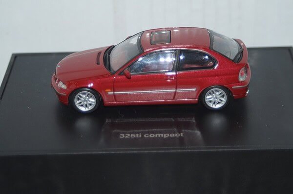 Minichamps bmw 325ti compact in red 1:43 ref 80 42 0 024 437