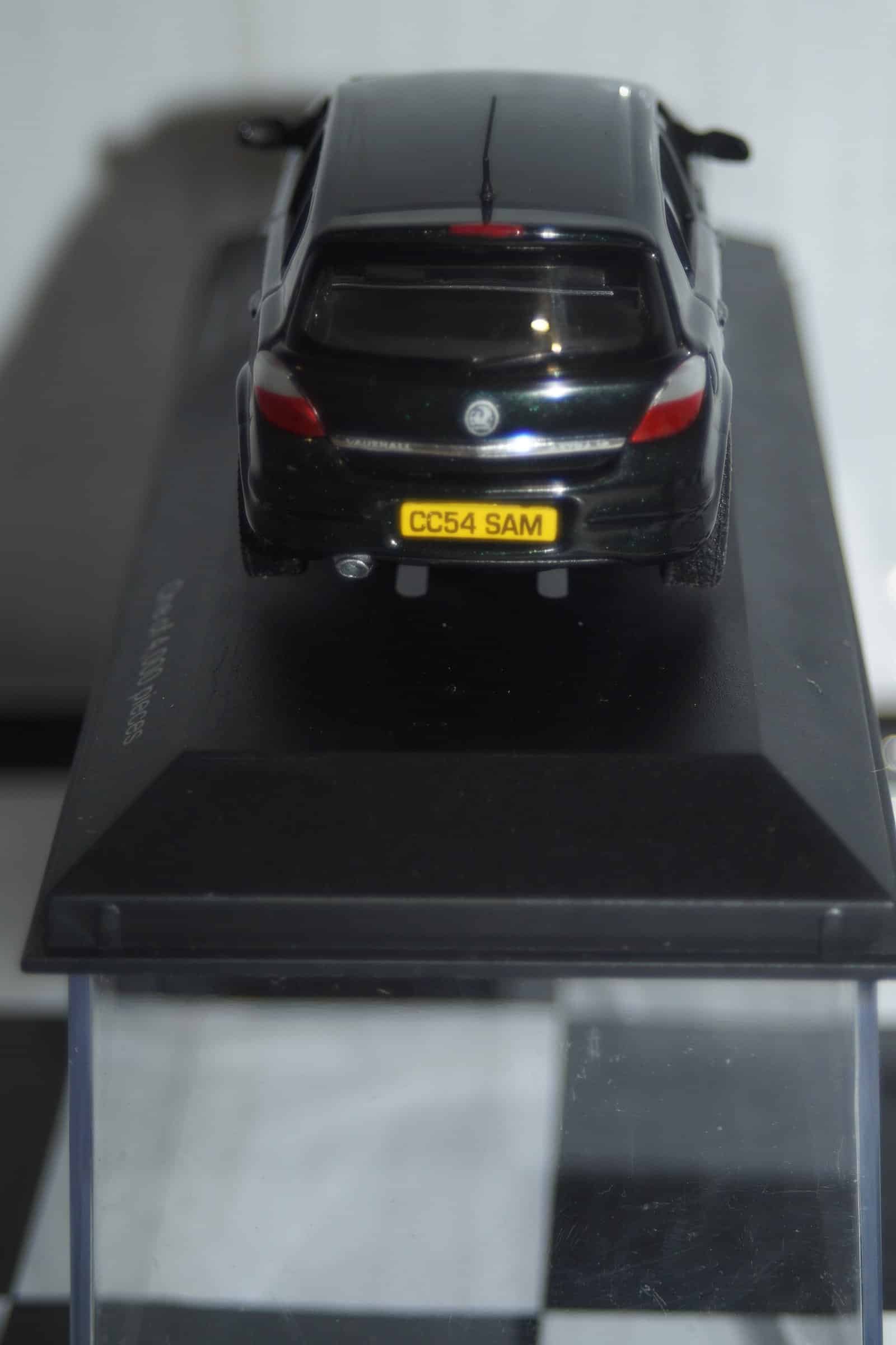 Vanguards vauxhall astra green va09401 1:43 scale
