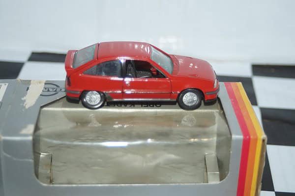 Gama opel vauxhall astra kadett mk2 gsi red 1196 in 1:43 scale