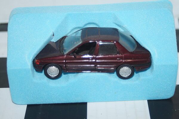 Schabak ford orion in dark red 1:43 ref 1093