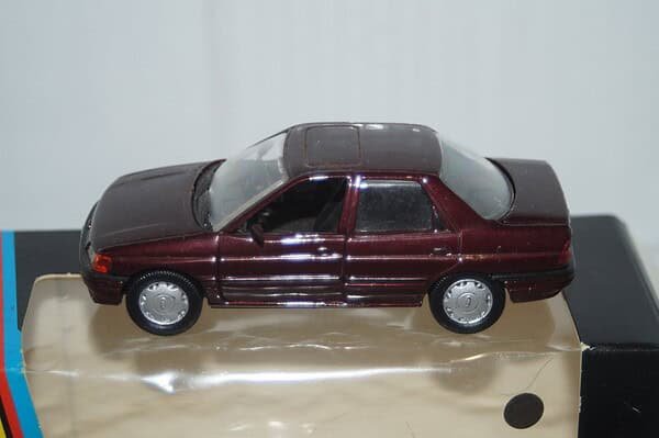Schabak ford orion in dark red 1:43 ref 1093
