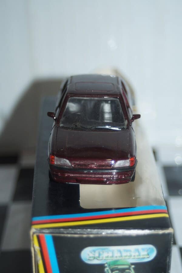 Schabak ford orion in dark red 1:43 ref 1093