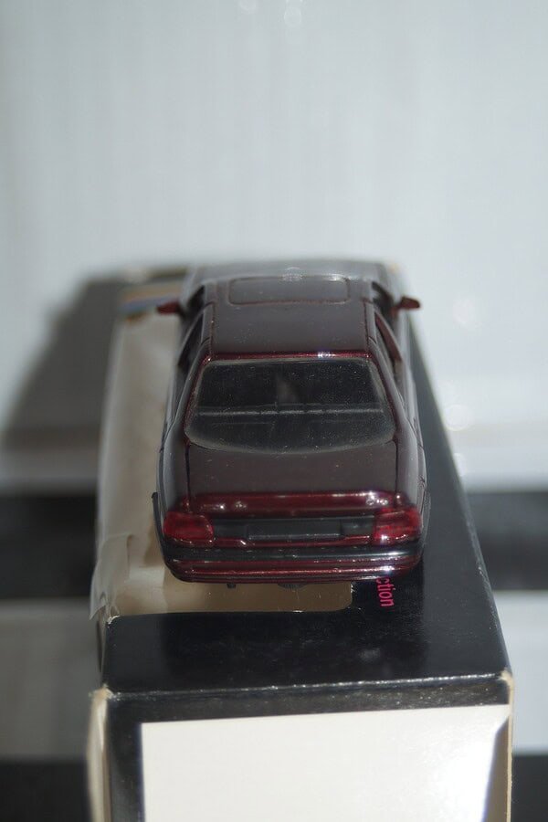 Schabak ford orion in dark red 1:43 ref 1093