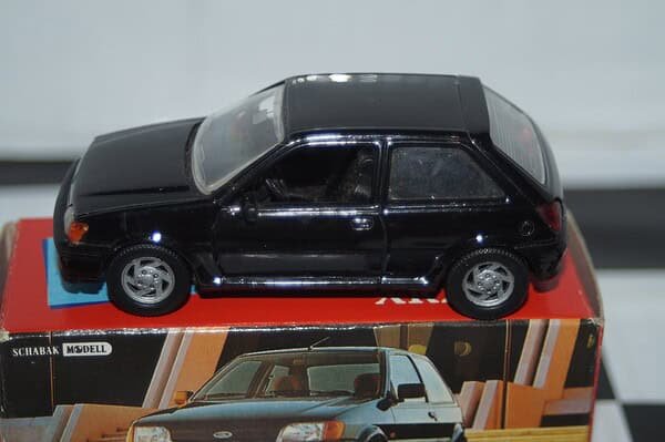 Schabak ford fiesta xr2i in black 1:43rd ref 1086