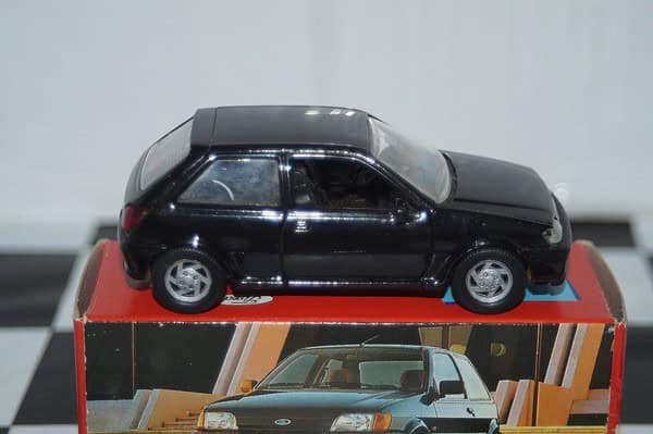 Schabak ford fiesta xr2i in black 1:43rd ref 1086