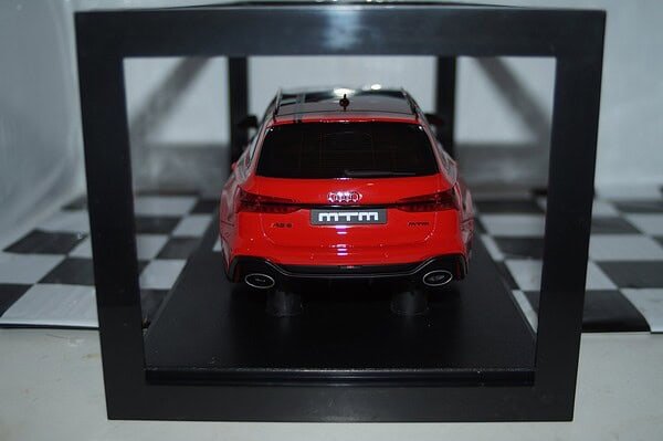 Gt spirit audi rs6 mtm estate in red 1:18 resin gt432