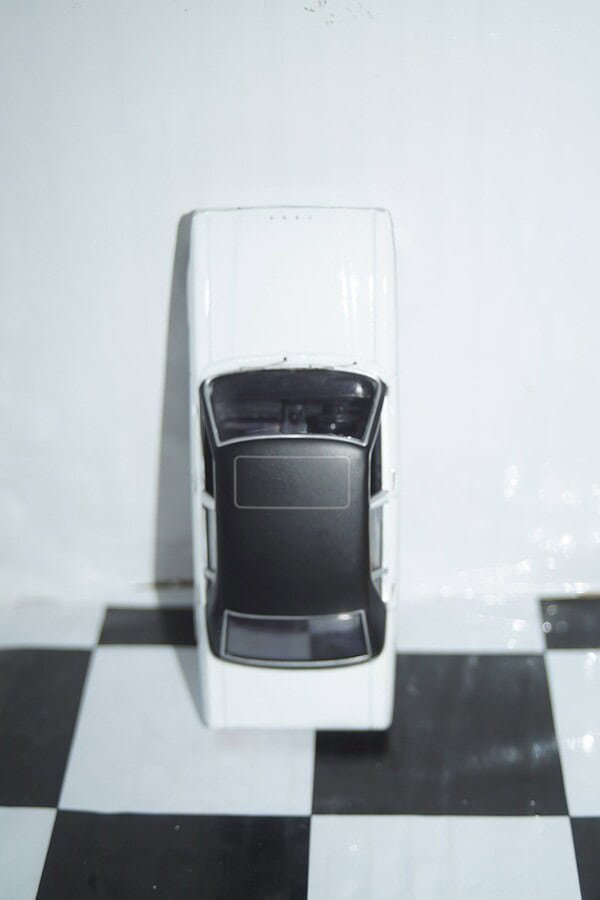 Vanguards ford granada ghia diamond white ref va05205