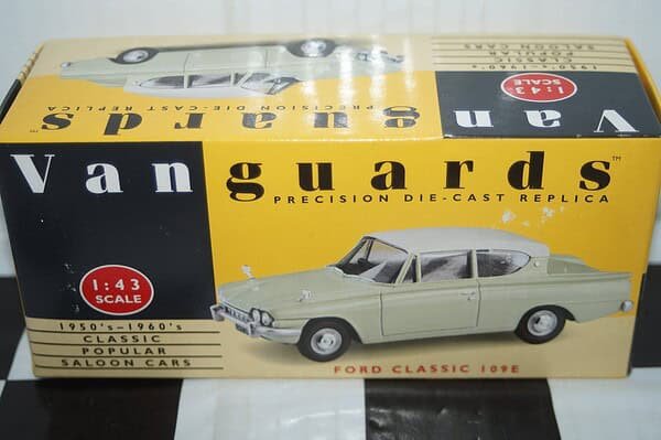 Vanguards ford classic 109e lime green / white ref va35000