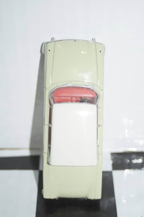 Vanguards ford classic 109e lime green / white ref va35000 (copy)