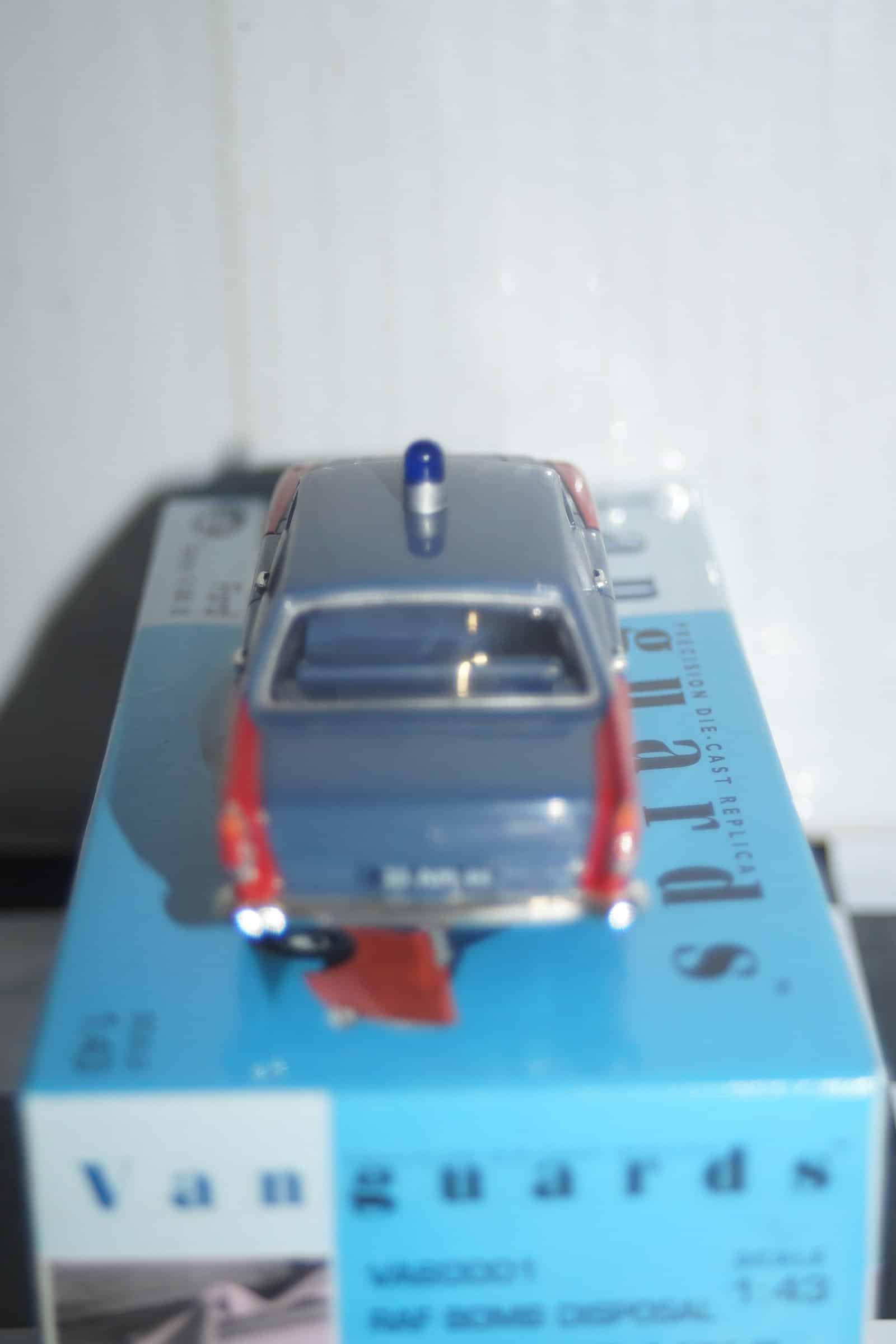Vanguards ford zephyr 4 mk3 raf bomb disposal ref va60001