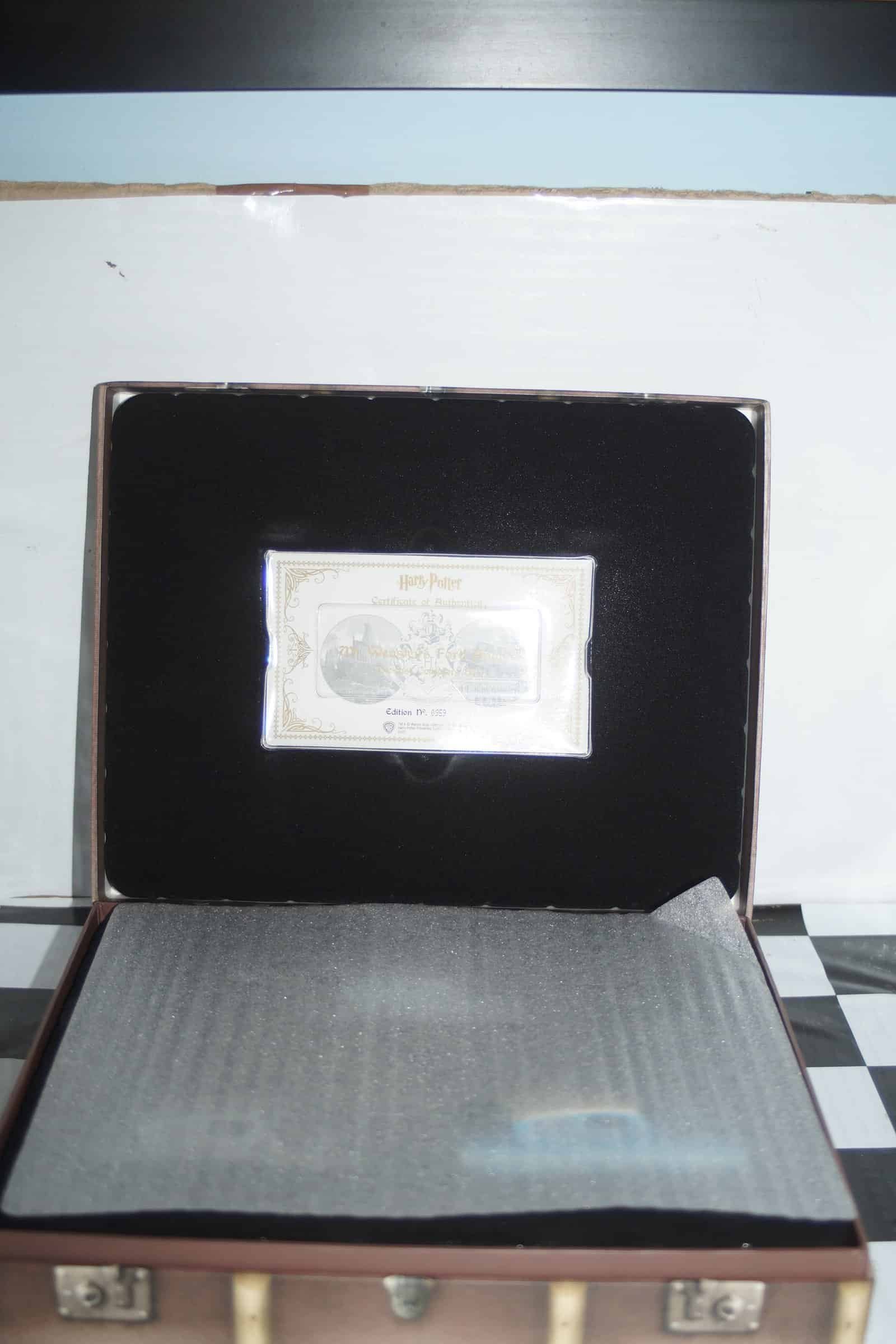 Corgi Harry Potter "Ron Weasley's Ford Anglia set" Ref HPT0434004 - Image 4